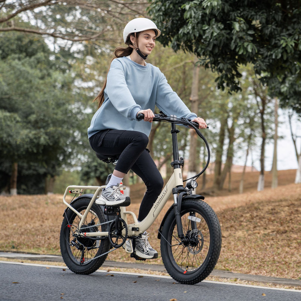  Invanti EB11 folding e?bike, close-up of LCD display and handlebar controls